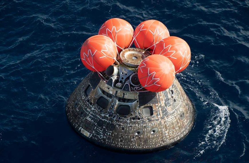 The Artemis 1 Orion capsule returns safely to Earth